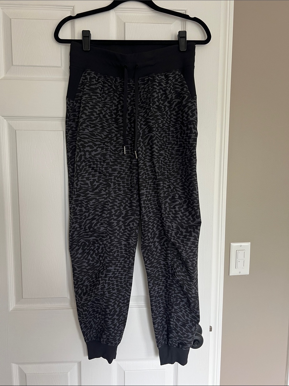 Lululemon Dance Studio mid-rise jogger, full length